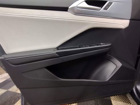 New 2025 Volkswagen Taos SE image 19