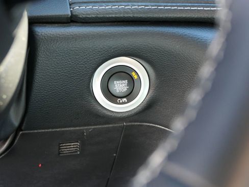 Used 2024 Chrysler Pacifica Touring image 15