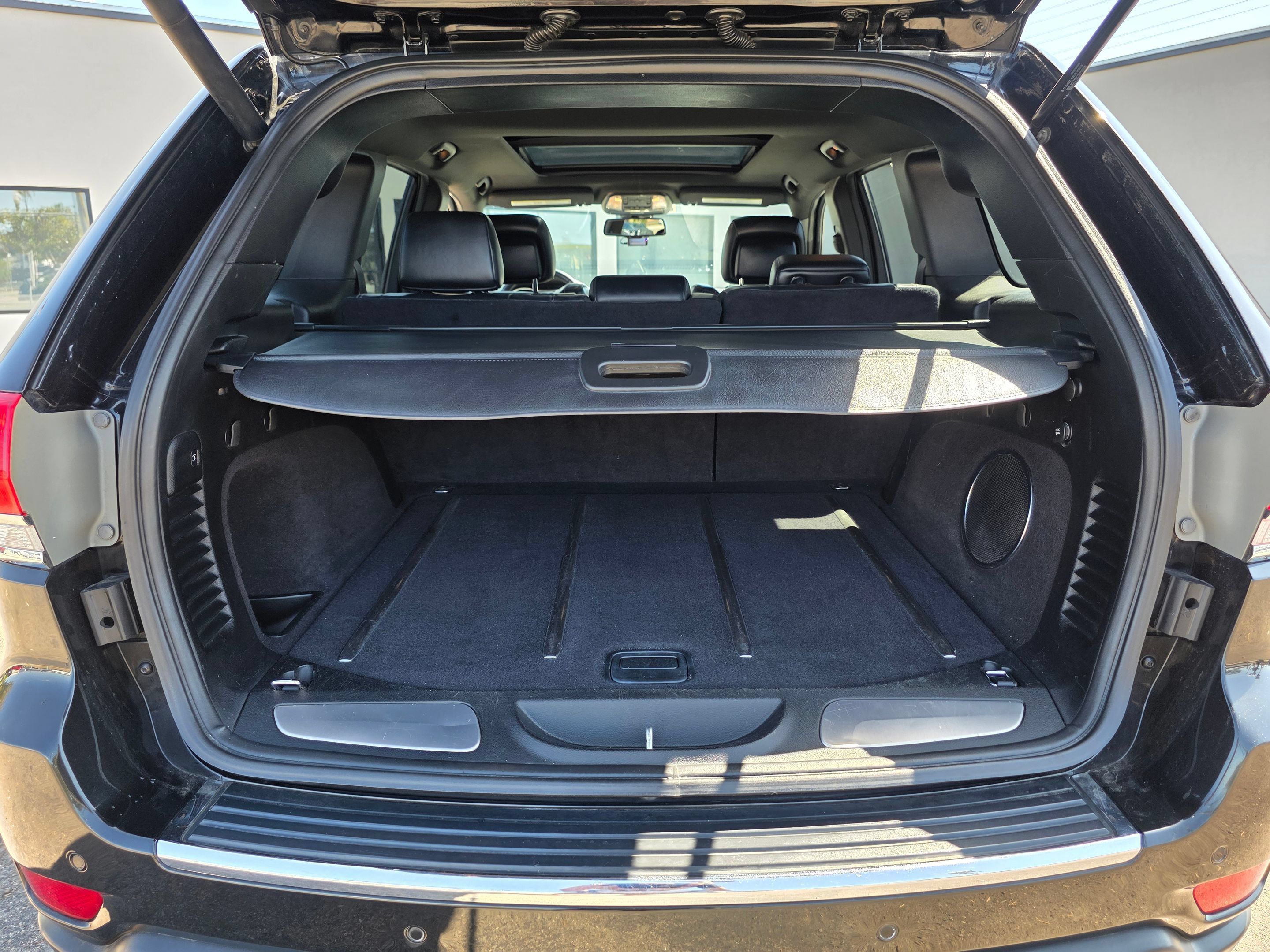 Used 2014 Jeep Grand Cherokee Limited w/ Luxury Group II RWD image 14