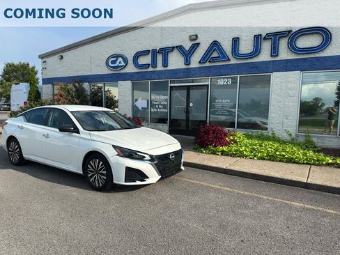 Used 2025 Nissan Altima 2.5 SV FWD image 1