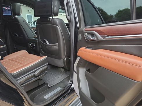 Used 2024 GMC Yukon Denali Ultimate AWD/4WD image 27