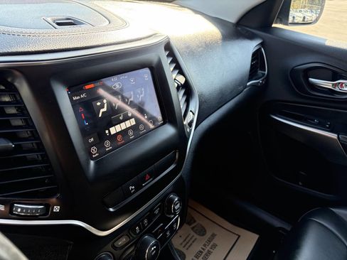 Used 2020 Jeep Cherokee Latitude Plus w/ Cold Weather Group image 13