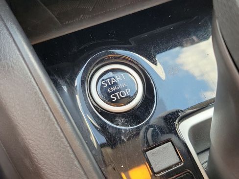 Used 2025 Nissan Versa SV FWD image 28