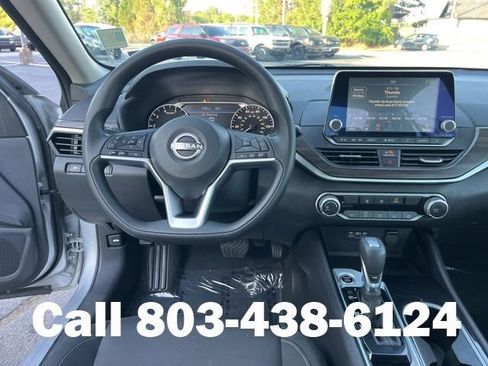 Used 2024 Nissan Altima 2.5 SV FWD image 16