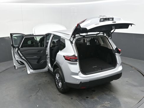 Certified 2025 Nissan Rogue S image 43