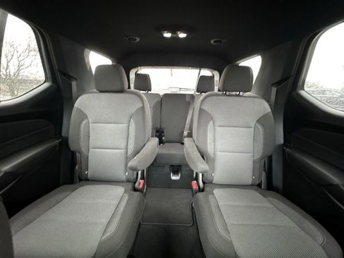 Used 2023 Chevrolet Traverse LT FWD image 22