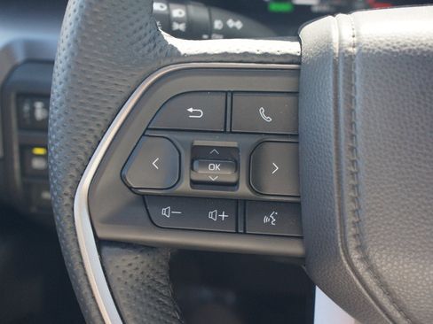 Used 2025 Toyota Tacoma TRD Off-Road AWD/4WD image 10