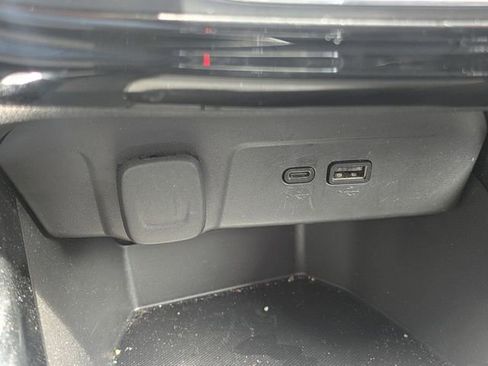 Used 2025 Chevrolet Trax LT w/ LT Convenience Package FWD image 53