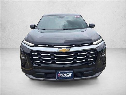 Used 2025 Chevrolet Equinox LT FWD image 2