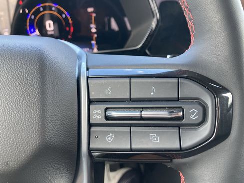 Used 2023 Chevrolet Colorado Z71 w/ Z71 Convenience Package 2 image 30