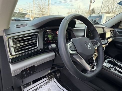 Used 2024 Volkswagen Atlas Peak Edition SE image 35