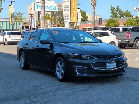 Used 2017 Chevrolet Malibu LS image 3