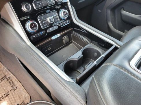 Used 2021 GMC Yukon Denali w/ Denali Premium Package image 17