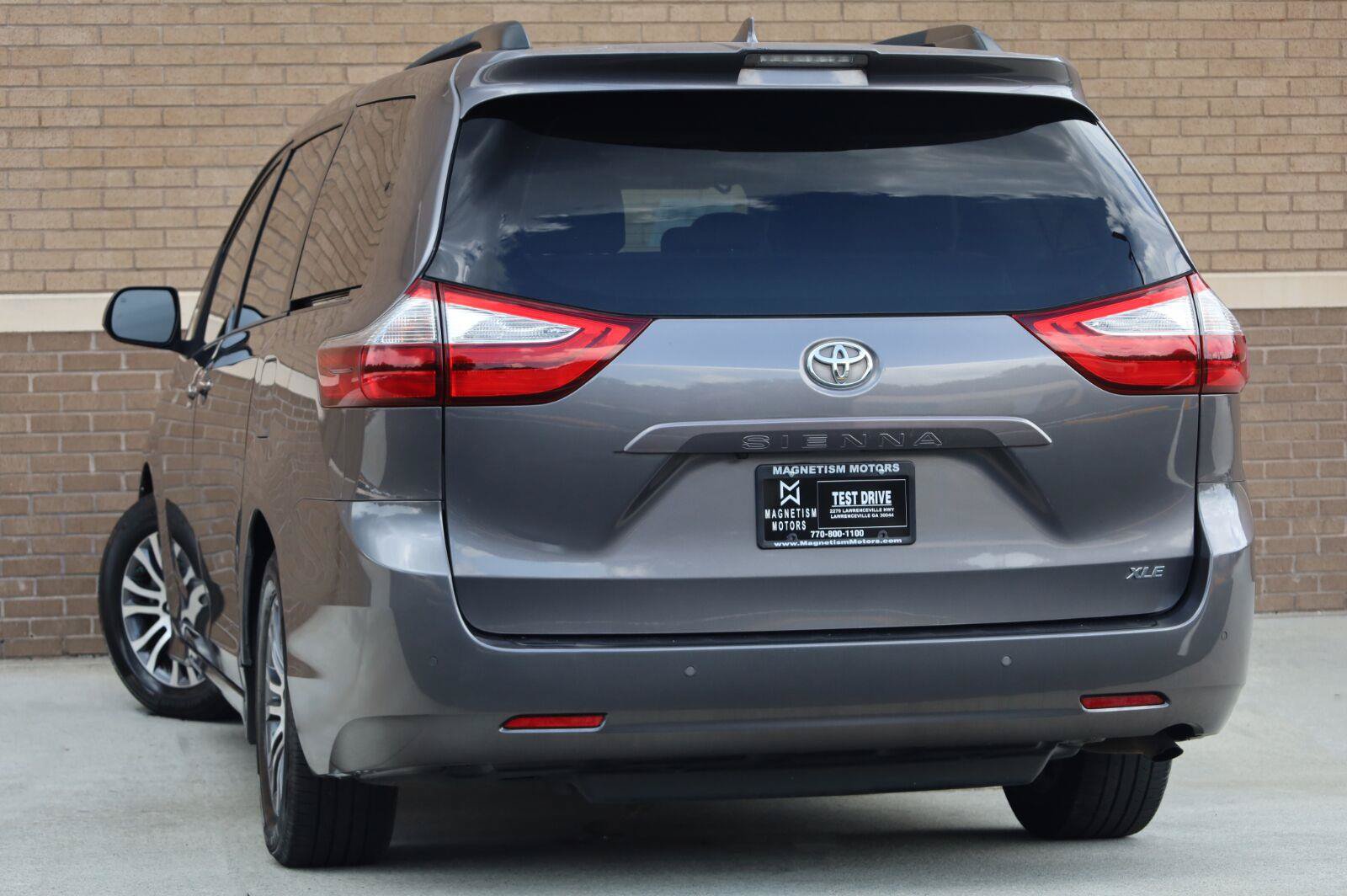 Used 2019 Toyota Sienna XLE Premium FWD image 9