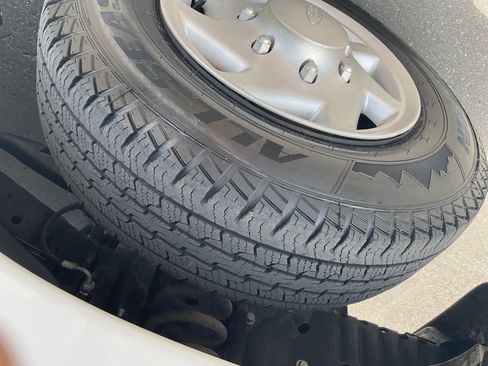 Used 2009 Ford E-350 and Econoline 350 XLT RWD image 18