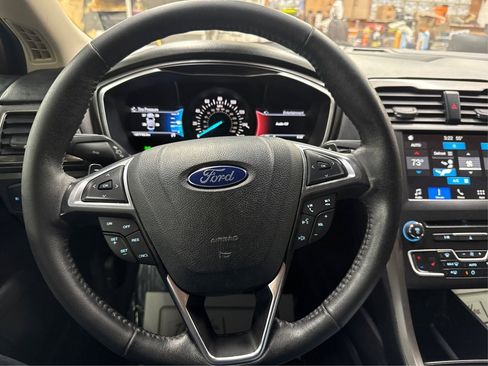 Used 2017 Ford Fusion SE w/ Fusion SE Technology Package FWD image 26