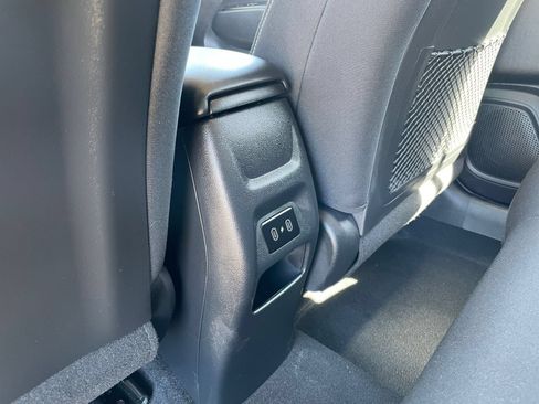 Used 2025 Hyundai Venue SEL FWD image 23