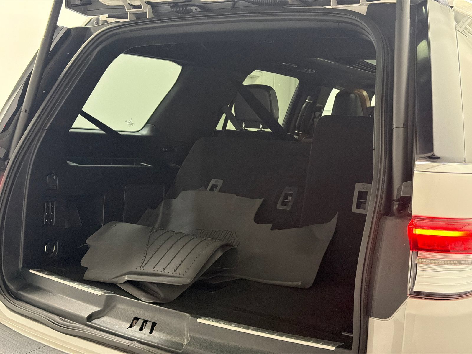 Certified 2023 Lincoln Navigator Reserve AWD/4WD image 10