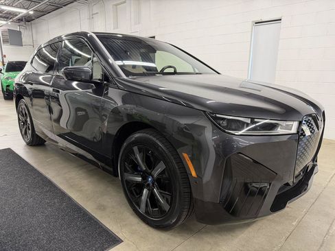 Used 2024 BMW iX xDrive50 w/ Premium Package AWD/4WD image 3