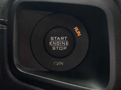Used 2025 Jeep Wrangler Unlimited Rubicon AWD/4WD image 19