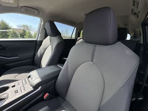Used 2022 Toyota Highlander LE image 15