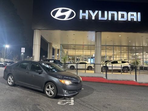 Used 2012 Toyota Camry SE w/ Leather Pkg image 1