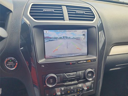 Certified 2018 Ford Explorer XLT w/ Equipment Group 202A image 30