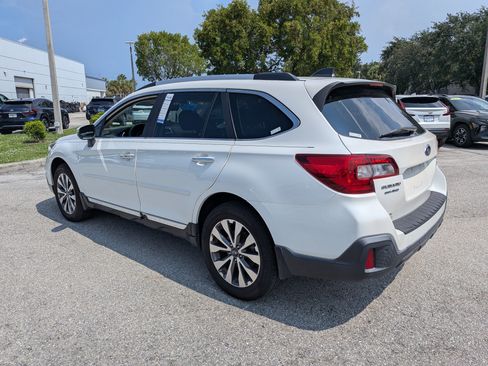 Used 2018 Subaru Outback 2.5i Touring AWD/4WD image 6