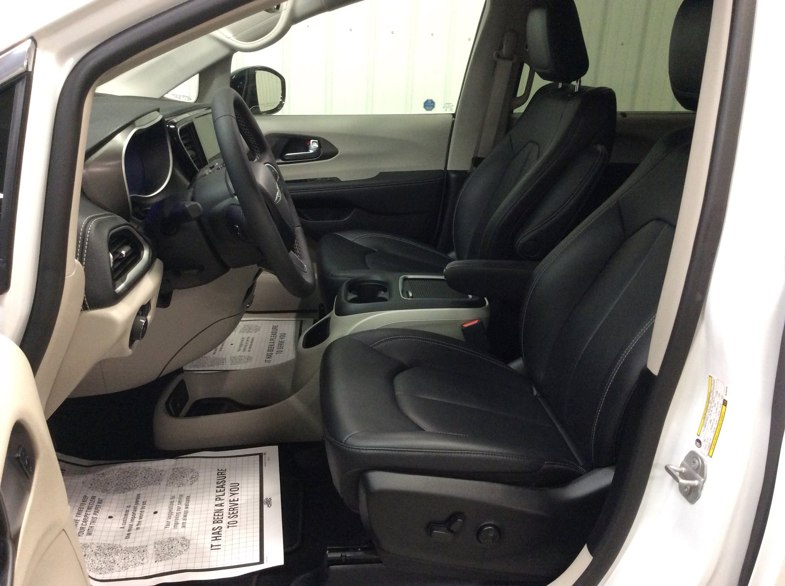 Used 2024 Chrysler Pacifica Touring-L AWD/4WD image 16