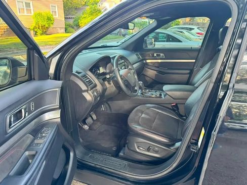 Used 2018 Ford Explorer XLT w/ Equipment Group 202A AWD/4WD image 7