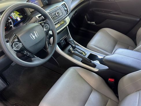Used 2015 Honda Accord Hybrid Sedan image 4