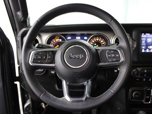 Used 2019 Jeep Wrangler Unlimited Sahara AWD/4WD image 9