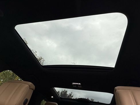 New 2025 Land Rover Discovery Dynamic SE image 31