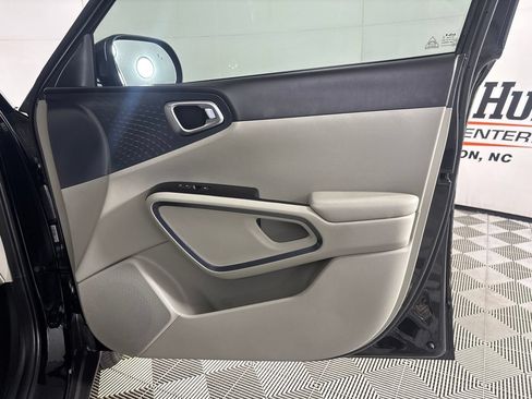 Used 2025 Kia Soul EX FWD image 30