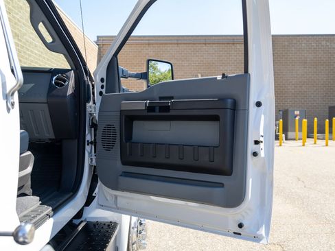 Used 2018 Ford F650 2WD Regular Cab Super Duty image 35