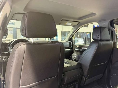 Used 2025 GMC Sierra 1500 SLT image 39