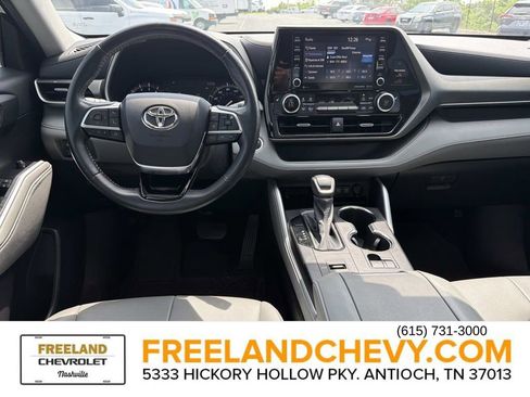 Used 2021 Toyota Highlander XLE FWD image 20