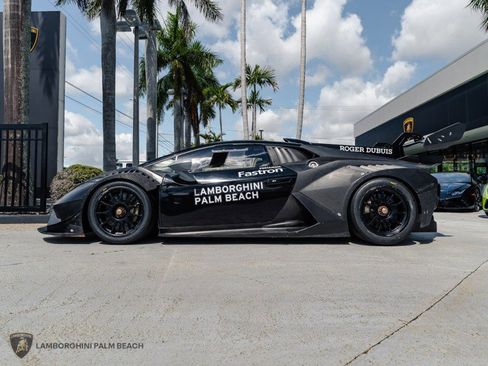 Used 2022 Lamborghini Huracan EVO image 2