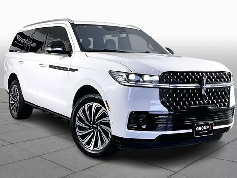 Used 2025 Lincoln Navigator Black Label image 3