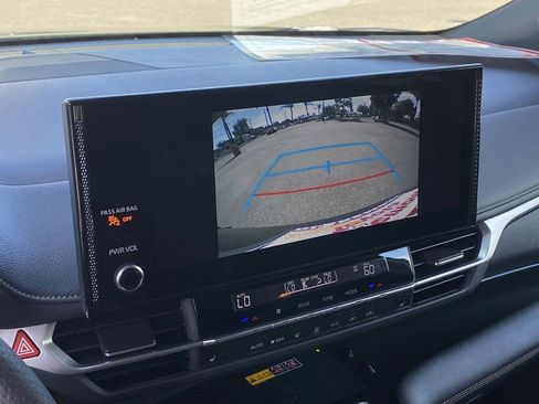 Certified 2025 Toyota Sienna XLE Woodland Edition image 29