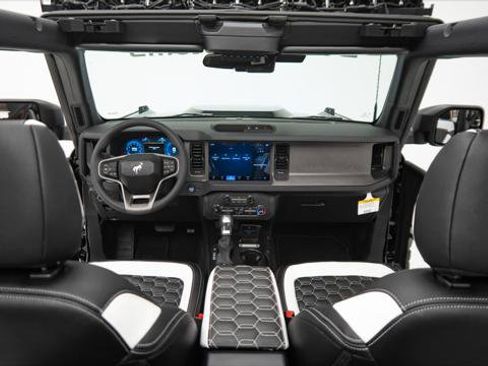 Used 2025 Ford Bronco 4-Door image 2