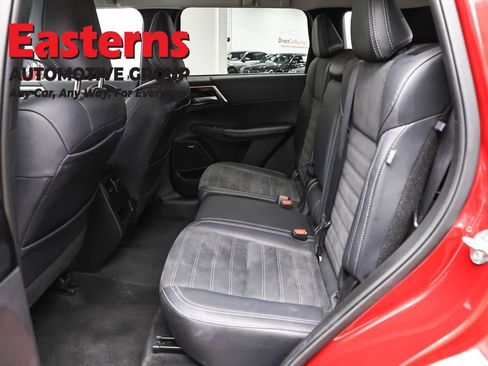 Used 2025 Mitsubishi Outlander AWD image 22