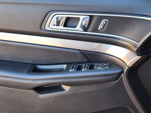 Used 2019 Ford Explorer XLT w/ Equipment Group 201A image 26