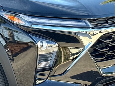 Used 2025 Chevrolet Trax LT image 19