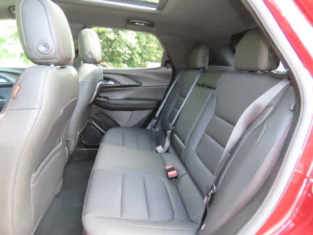 Used 2022 Chevrolet TrailBlazer RS w/ Sun and Liftgate Package FWD image 14