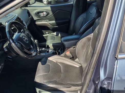 Used 2019 Jeep Cherokee Limited FWD image 10