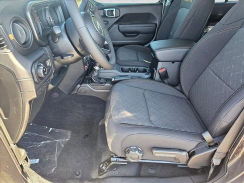 New 2025 Jeep Gladiator Mojave w/ Convenience Group image 4