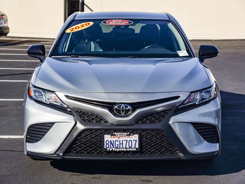 Certified 2020 Toyota Camry SE image 2