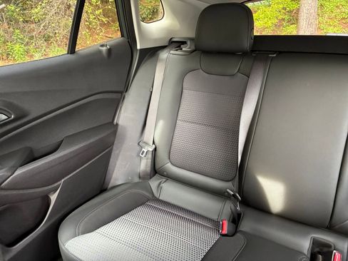 Used 2025 Chevrolet Trax LT image 41