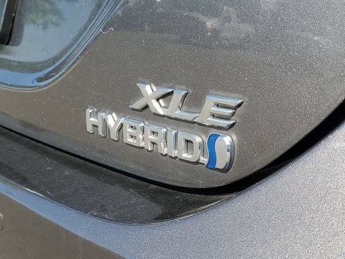 Used 2018 Toyota Camry XLE FWD image 6